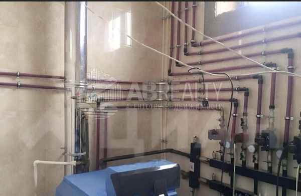 Фото: Здание со своей территорией! test