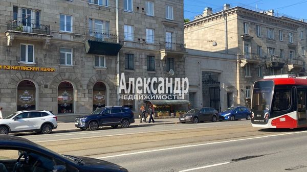 Фото: Продажа коммерческого помещения на первой линии у метро test