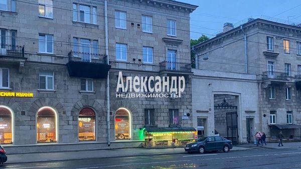 Фото: Продажа коммерческого помещения на первой линии у метро test