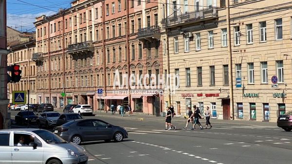 Фото: Торговля/общепит с витринами и свечой на первой линии test