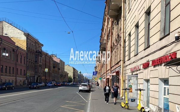 Фото: Помещение с красивыми витринами на первой линии Лермонтовского проспекта test