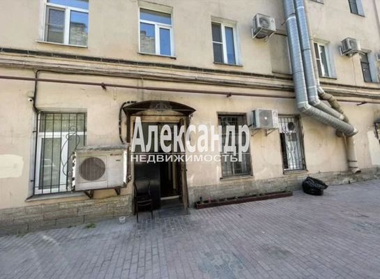 Фото: Помещение с красивыми витринами на первой линии Лермонтовского проспекта test