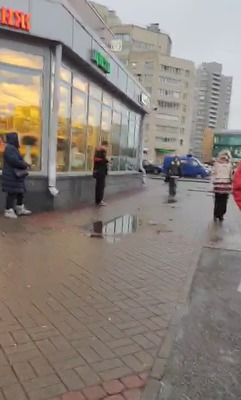 Фото: Торговая площадь у метро test