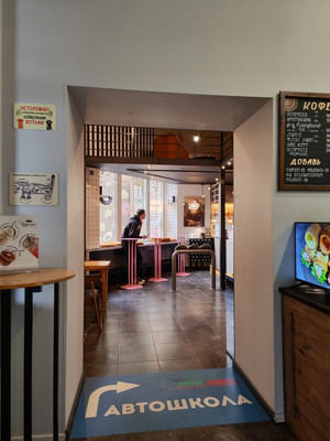 Фото: Торговая площадь у метро test