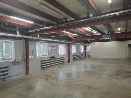 Фото: Здание 700 кв.м на участке 13сот. test