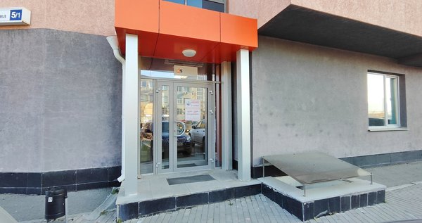 Фото: Торговое помещение 148 кв.м. с парковкой и рекламой на трафике test