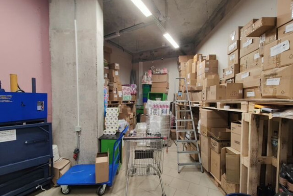 Фото: Торговая площадь, 240 кв.м. test