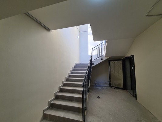 Фото: Торговая площадь в новом доме в центре. test