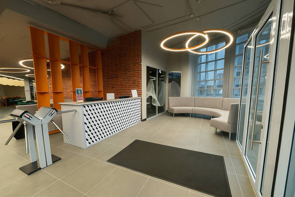 Фото: Сдам офисное помещение на первом этаже на 10 рабочих мест в центре Екатеринбурга test