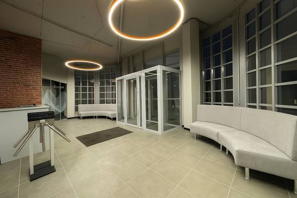 Фото: Сдам офисное помещение на втором этаже на 22 рабочих места в центре Екатеринбурга test