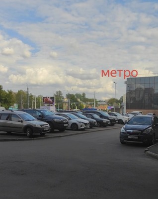 Фото: Торговая площадь у метро test