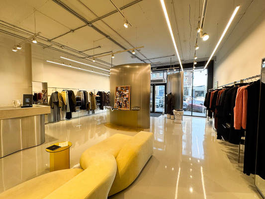 Фото: Сдам торговое помещение 269.5 м2, Радищева ул, 27, Екатеринбург г test