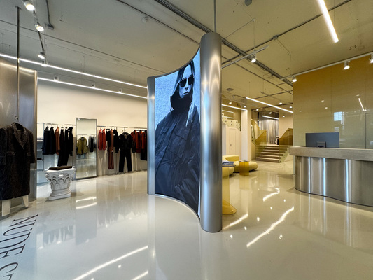 Фото: Сдам торговое помещение 269.5 м2, Радищева ул, 27, Екатеринбург г test