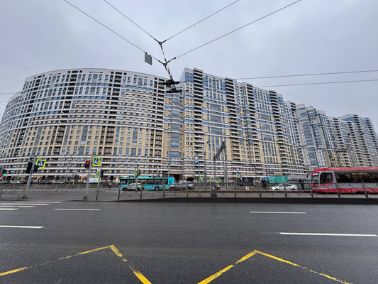 Фото: Густонаселеный квартал, два входа test