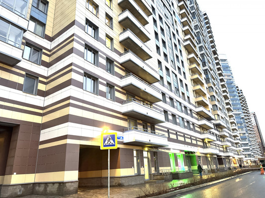 Фото: Густонаселеный квартал, два входа test