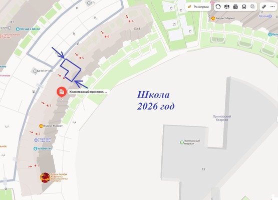 Фото: Густонаселеный квартал, два входа test