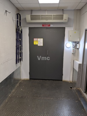 Фото: Торговая площадь в Москва Вильнюсская ул., 5 (235 кв.м.) test