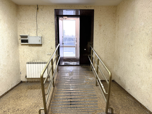 Фото: Сдам коммерческое помещение площадью 176 кв.м. на первом этаже с двумя отдельными входами test