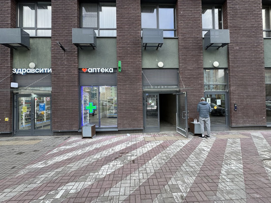 Фото: Первая линия у остановки test