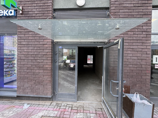 Фото: Первая линия у остановки test