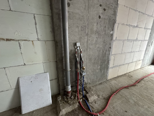 Фото: Первая линия у остановки test