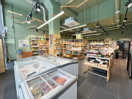 Фото: Сдам торговое помещение 123.4 м2, Куйбышева пл, 21, Екатеринбург г test