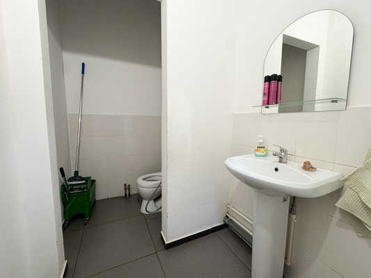 Фото: Сдам торговое помещение 123.4 м2, Куйбышева пл, 21, Екатеринбург г test