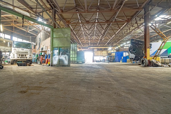 Фото: Яма, отдельный въезд 150 кв.м. под автосервис, производство test