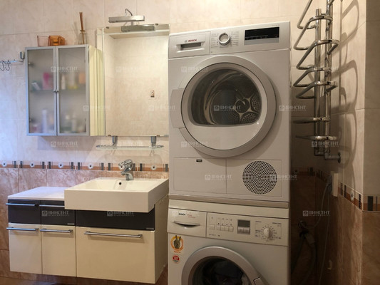 Продам трехкомнатную (3-комн.) квартиру, Я.Фабрициуса (Хостинский р-н) ул, 2/4 а, Сочи г