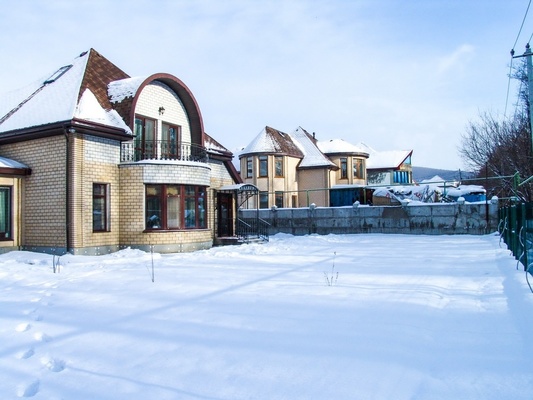 Продам коттедж в поселке Малиновка, Ветеранская ул, 37, Южно-Сахалинск г, 0 км от города