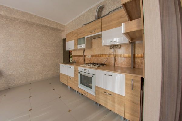 Продам трехкомнатную (3-комн.) квартиру, Клубничная (Центральный р-н) ул, 63, Сочи г