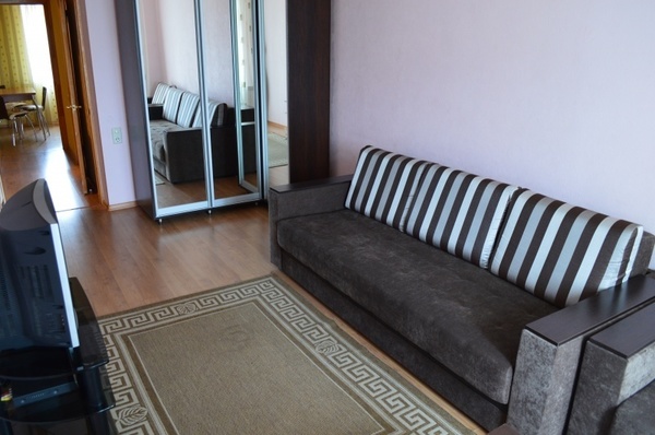 Сдам двухкомнатную (2-комн.) квартиру, Петрова ул, 45, Дно г