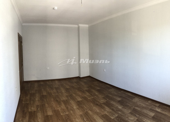 Продам однокомнатную (1-комн.) квартиру, Индустриальная ул, 28к1, Симферополь г