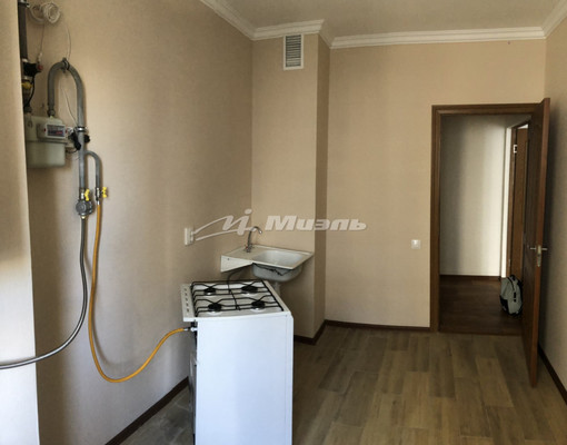 Продам однокомнатную (1-комн.) квартиру, Индустриальная ул, 28к1, Симферополь г