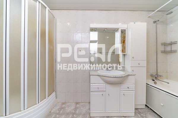 Продам многокомнатную квартиру, Комендантский пр-кт, 28к1, Санкт-Петербург г