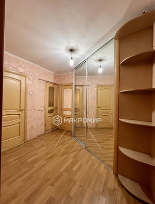Продам многокомнатную квартиру, Лёни Голикова ул, 52к3, Санкт-Петербург г