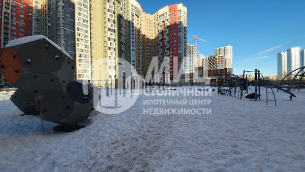 Продам трехкомнатную (3-комн.) квартиру, Лобачевского ул, 118к5, Москва г