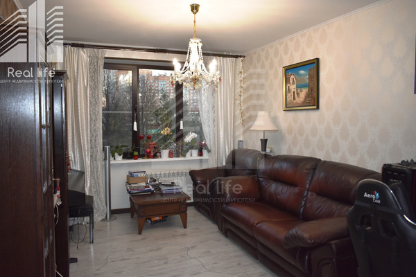 Продам трехкомнатную (3-комн.) квартиру, Школьная ул, 82, Видное г