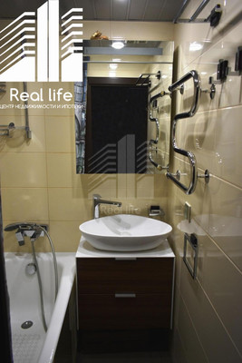 Продам трехкомнатную (3-комн.) квартиру, Школьная ул, 82, Видное г