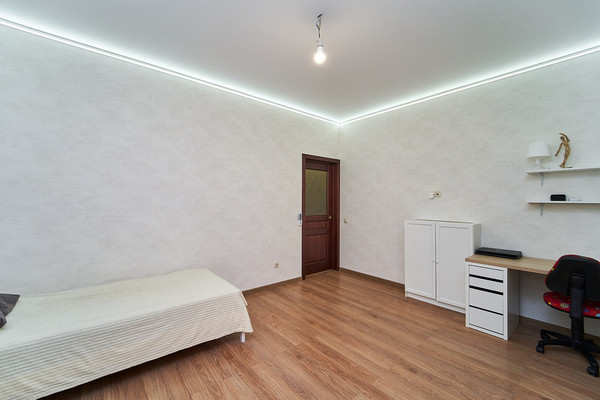 Продам трехкомнатную (3-комн.) квартиру, им. Володи Головатого ул, 174, Краснодар г
