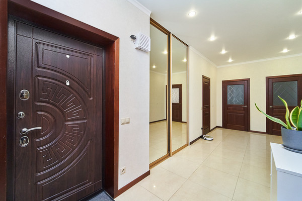 Продам трехкомнатную (3-комн.) квартиру, им. Володи Головатого ул, 174, Краснодар г