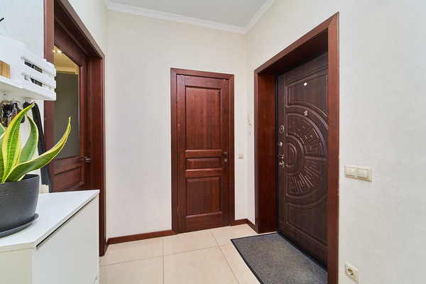 Продам трехкомнатную (3-комн.) квартиру, им. Володи Головатого ул, 174, Краснодар г