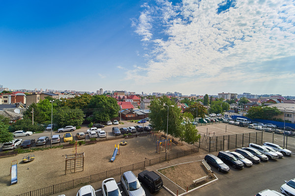 Продам трехкомнатную (3-комн.) квартиру, им. Володи Головатого ул, 174, Краснодар г