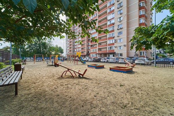 Продам трехкомнатную (3-комн.) квартиру, им. Володи Головатого ул, 174, Краснодар г