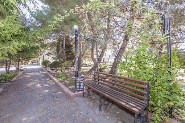 Продам коммерческое помещение 1 900 м2, Морская ул, 14, Николаевка пгт