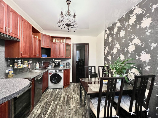 Продам трехкомнатную (3-комн.) квартиру, Витебский пр-кт, 61к5, Санкт-Петербург г