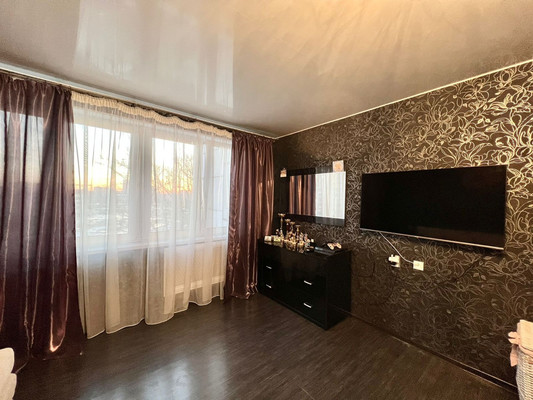Продам трехкомнатную (3-комн.) квартиру, Витебский пр-кт, 61к5, Санкт-Петербург г