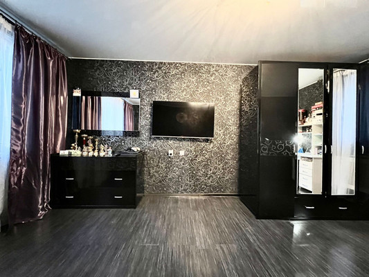 Продам трехкомнатную (3-комн.) квартиру, Витебский пр-кт, 61к5, Санкт-Петербург г