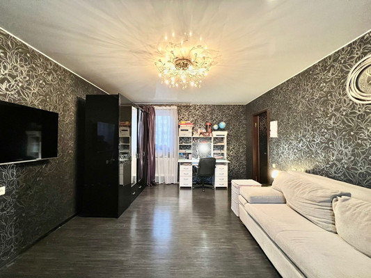 Продам трехкомнатную (3-комн.) квартиру, Витебский пр-кт, 61к5, Санкт-Петербург г