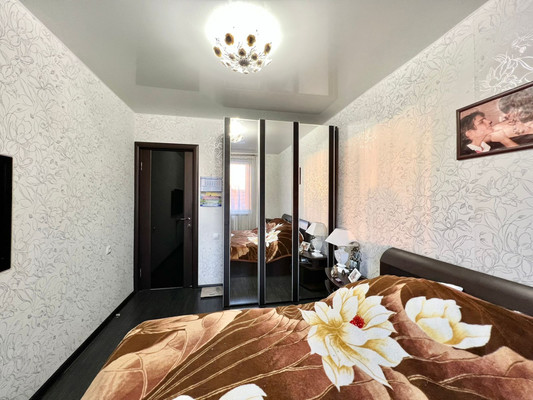 Продам трехкомнатную (3-комн.) квартиру, Витебский пр-кт, 61к5, Санкт-Петербург г